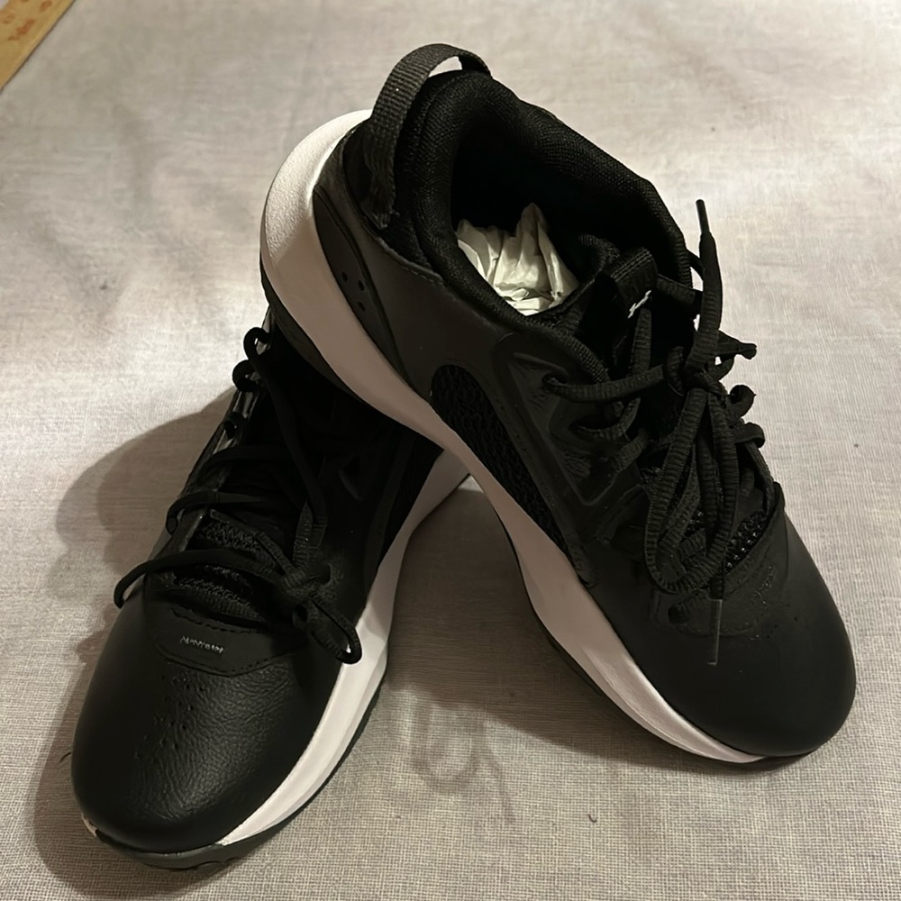 NWOT UnderArmour shoes